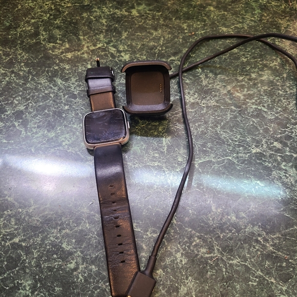 Fitbit Versa Lite - Picture 2 of 4
